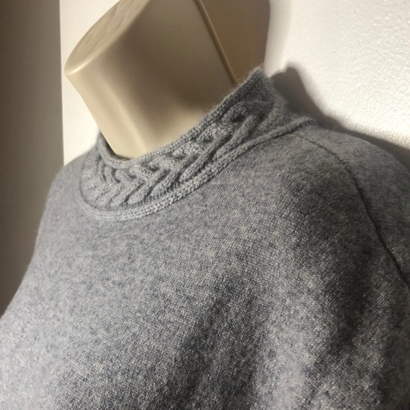 🦋Brooks Brothers crewneck cashmere sweater with short sleeve.🦋 - Picture 5 of 10